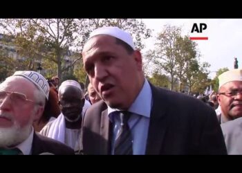 French citizens pay tribute to killed hostage and demonstrate against IS militants