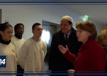 l’imam Chalghoumi emmène des jeunes visiter le site de l'ancien camp de Drancy